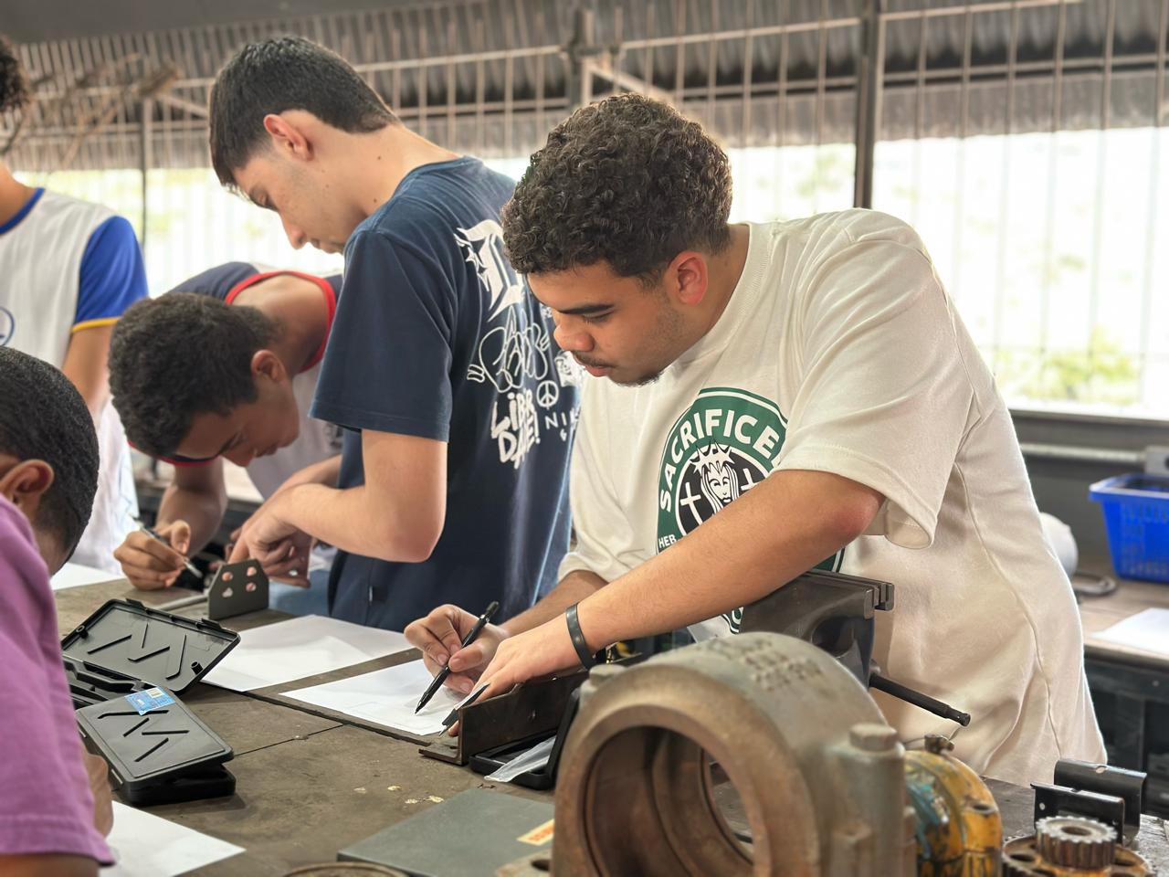 Trilhas de Futuro Jovens e Adultos amplia acesso à formação técnica