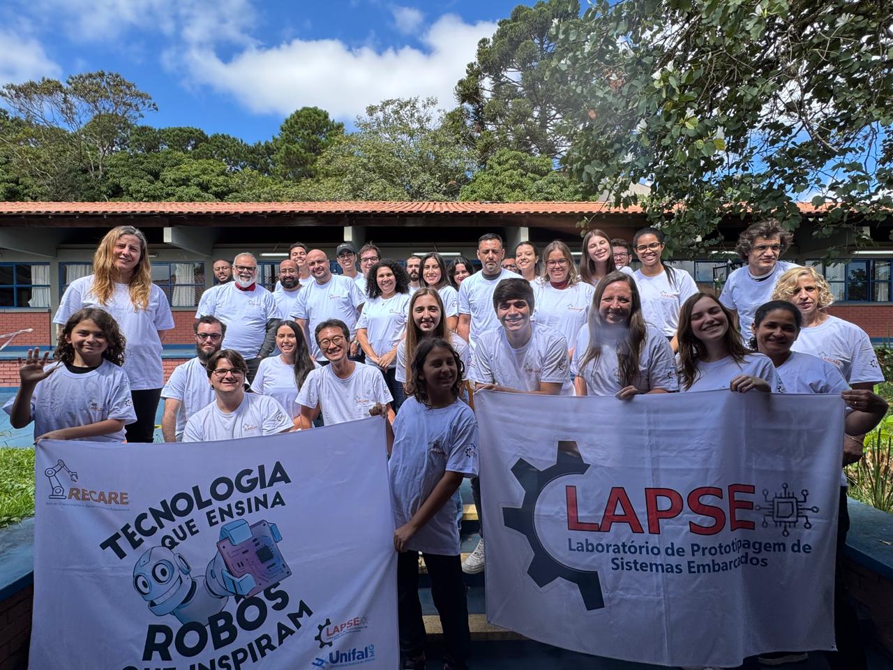 Capacitação em sistemas embarcados para professores das escolas estaduais.